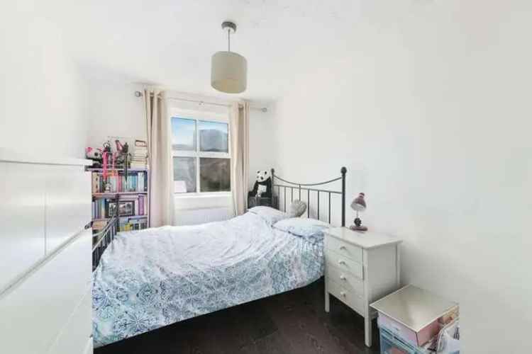 2 Bedroom Flat for Sale Near Lower Sydenham Station