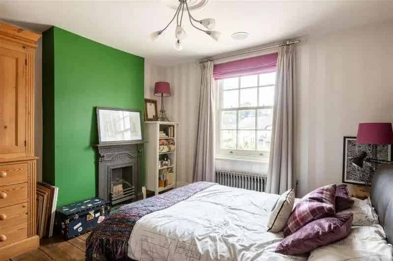 4 Bed House for Sale in Lindfield - Character Cottage