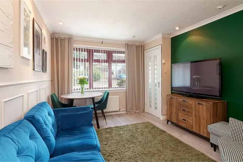 2 Bed Semi Detached House with Garden and Driveway
