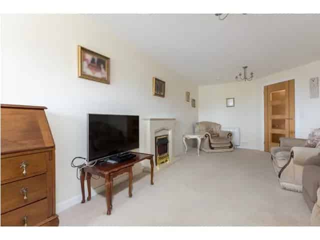 1 Bedroom Retirement Apartment for Sale in Giffnock