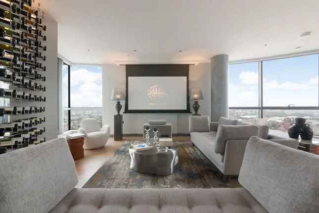 Luxury 3-Bed Penthouse Apartment in Charrington Tower London E14