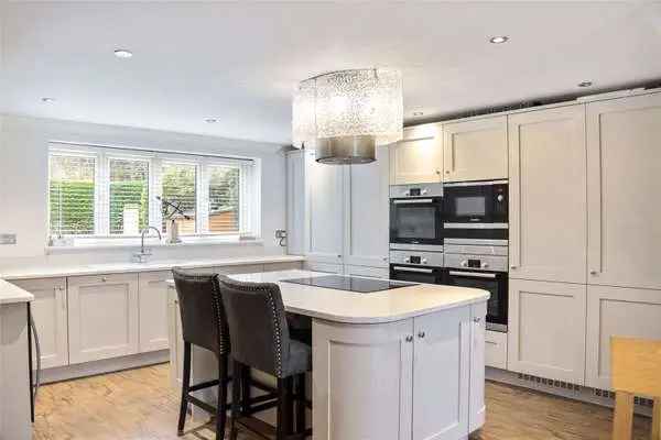 Family Home in Ottershaw Park with Annexe