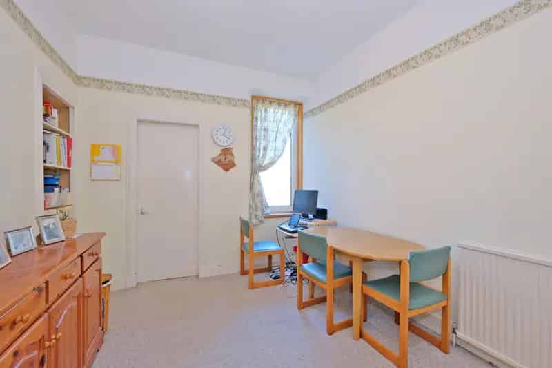 Two Bedroom Granite Flat Near Aberdeen Royal Infirmary and University