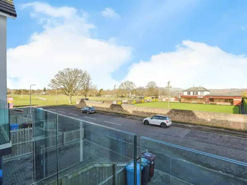 Four Bedroom Townhouse in Dundee Freehold Gas Central Heating