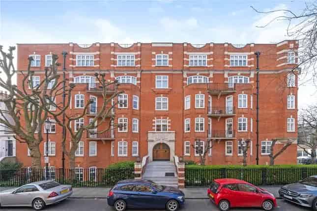 3 Double Bedroom Apartment for Sale in Abingdon Villas London W8