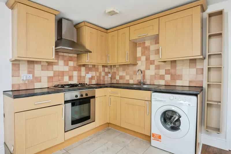 2 Bed Maisonette Near Watford Town Centre - Chain Free