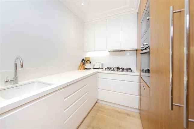 Flat to rent in Inverness Terrace, London W2