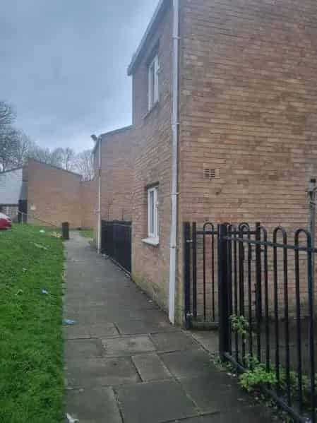 2 Bedroom House Near Schools and Shops in BD3