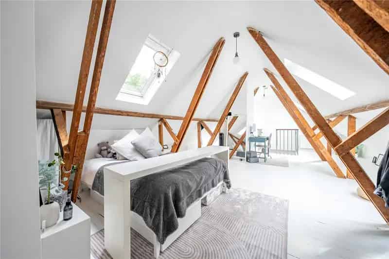 Lovely Spacious Duplex Apartment with Attic Conversion and Garage