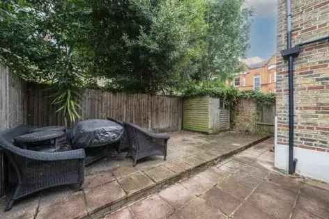 5 Bedroom House 301m² Bedford Park London