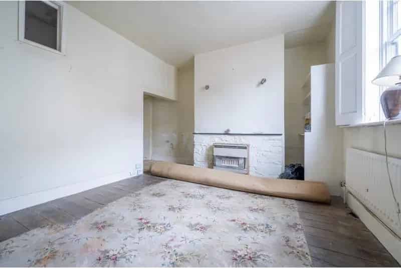 2 Bed Townhouse For Sale Needs Upgrading West Facing Garden