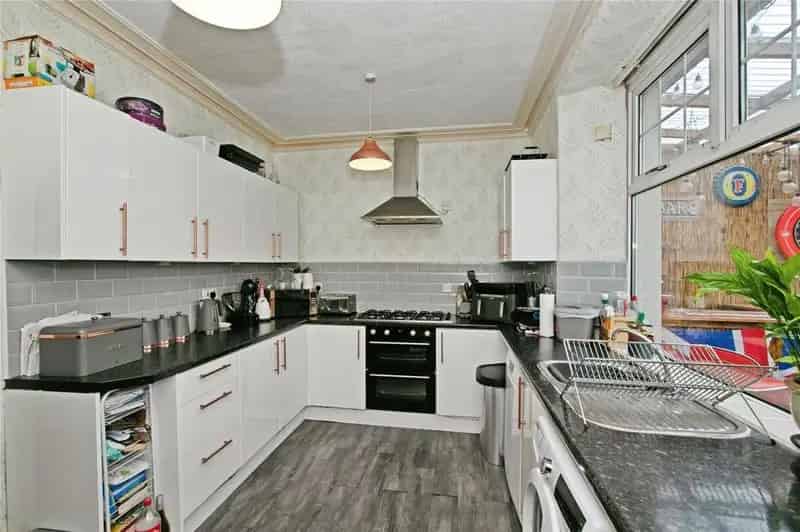 5 Bedroom Semi-Detached House for Sale