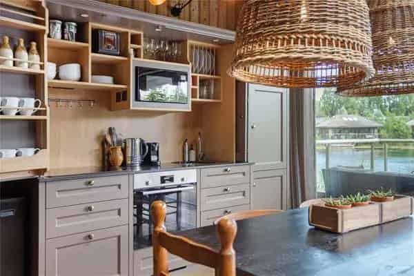 Lakeside Luxury Property Cotswolds