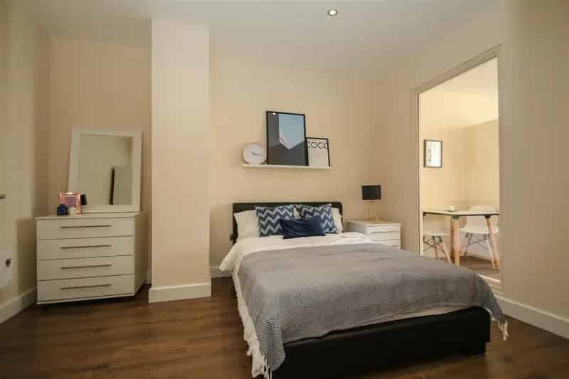 1 Bedroom Furnished Apartment Near Liverpool ONE