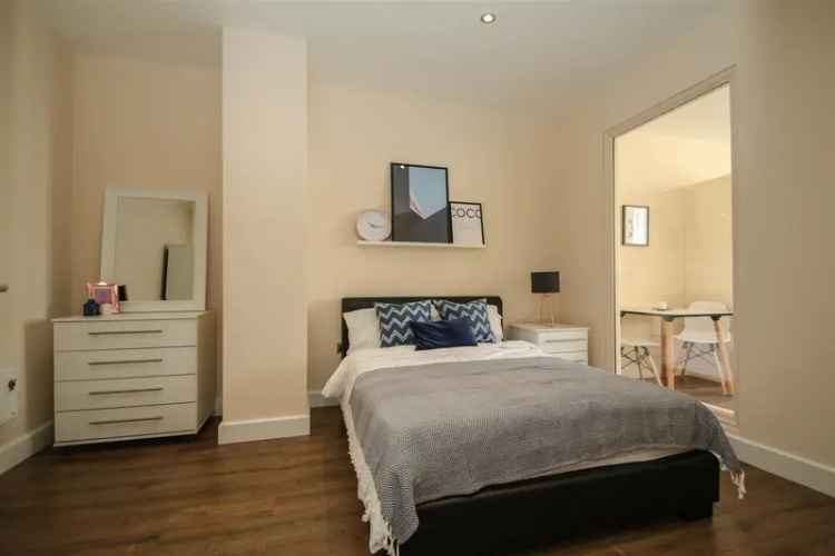 1 Bedroom Furnished Apartment Near Liverpool ONE