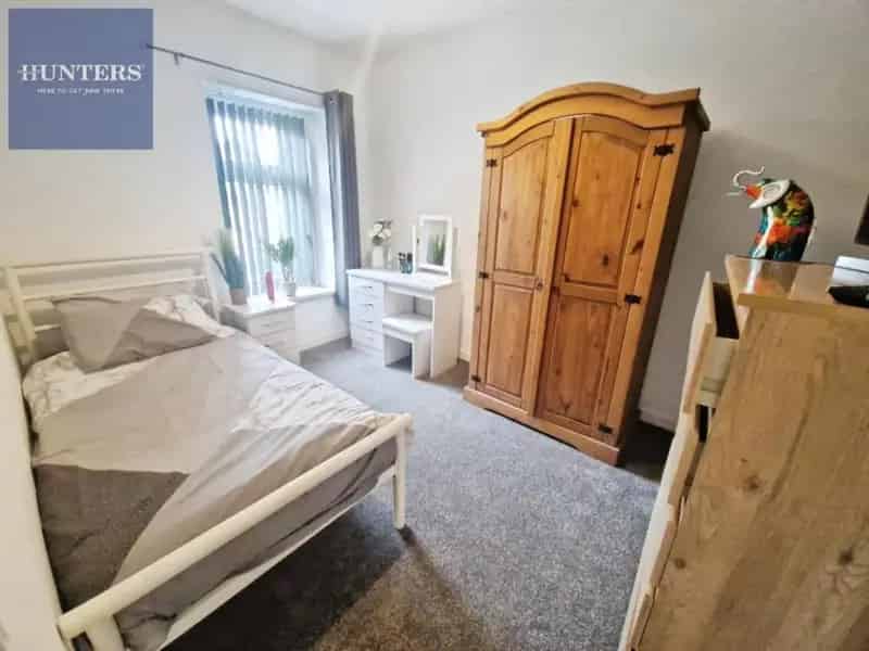 3 Bed End Terrace House for Sale Near Town Centre