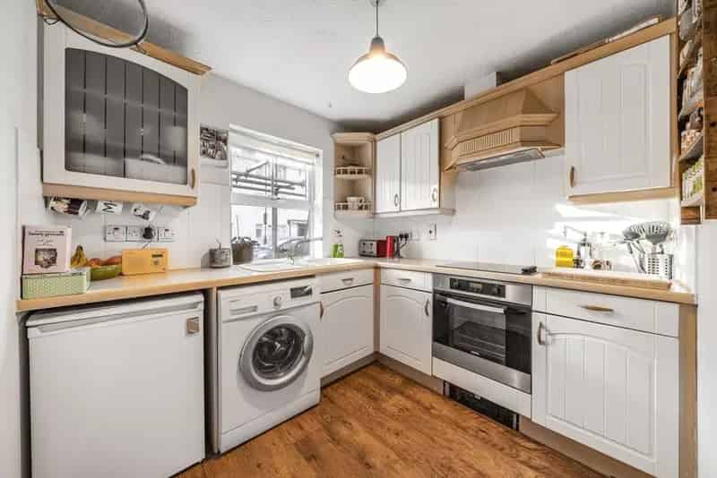 Flat For Rent , 5-7, Chipstead Valley Road, London, England