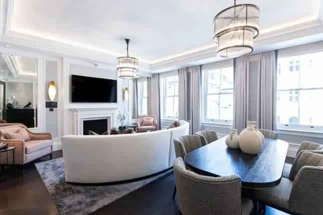 Luxury 1-Bed 2-Bath Flat for Rent in London W8