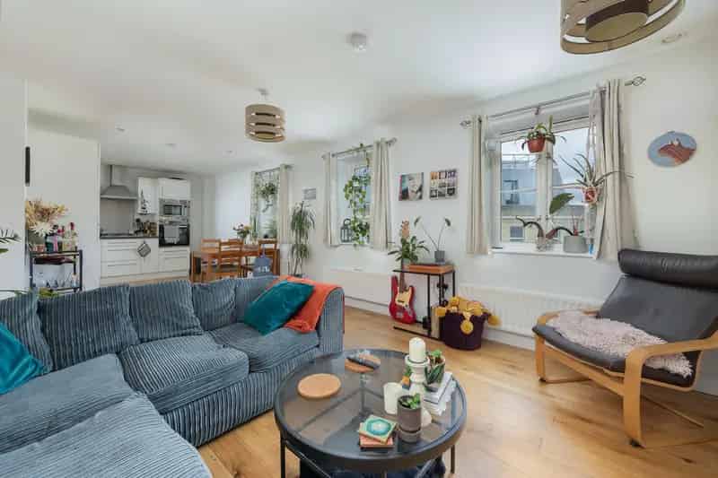 2 Bedroom Apartment for Sale in Centre One