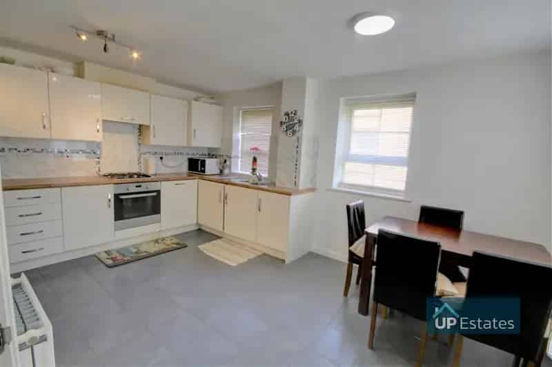 3 Bedroom Semi-Detached House to Rent - Available Mid June