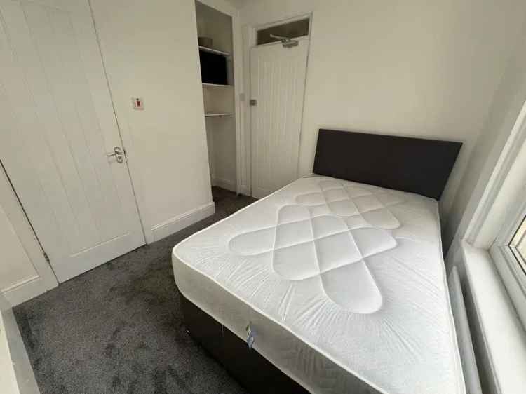 6 Bedroom Student House Boscombe Near Amenities