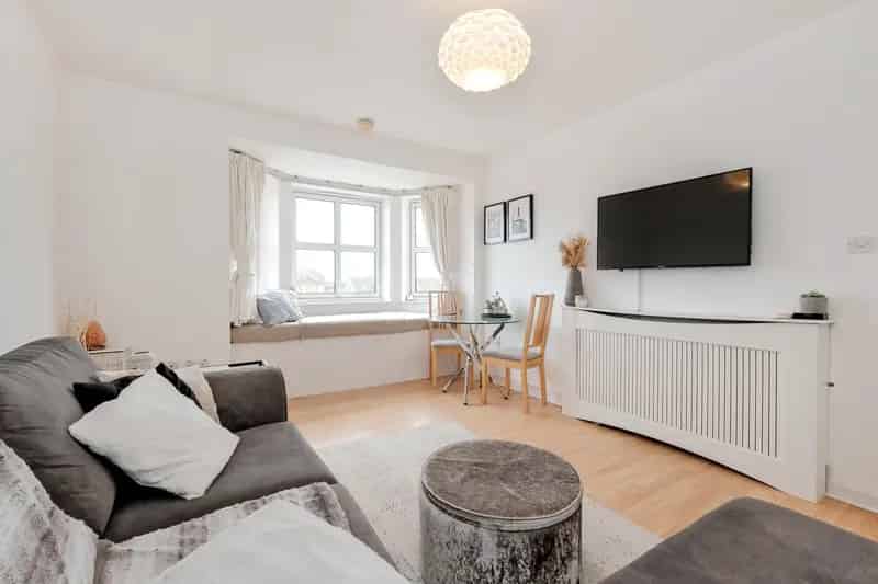 Two Bedroom Top Floor Flat with Allocated Parking