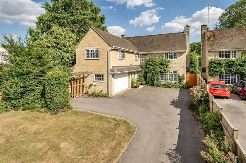 5 Bedroom Detached House for Sale in Cheltenham