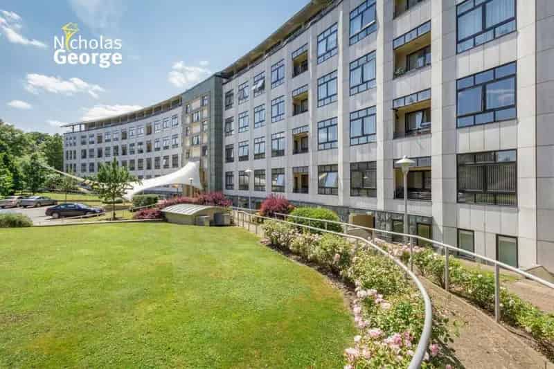 2 Bedroom Flat to Rent - Pool Gym Allocated Parking