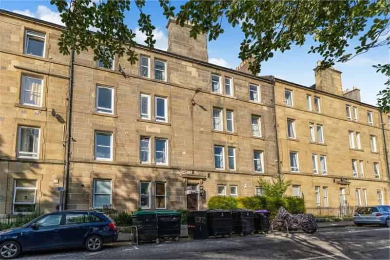 1 Bed Flat Gorgie -  Third Floor Flat with Reception Room