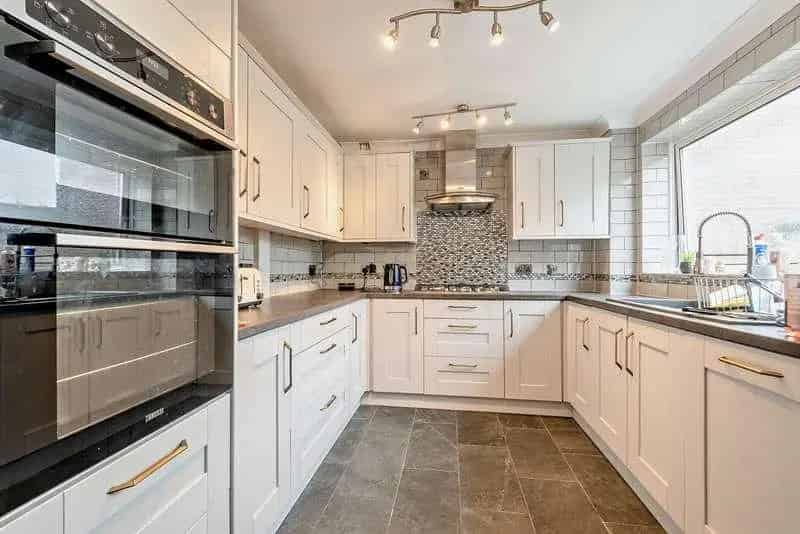 4 Bed Detached House for Sale in Crawley