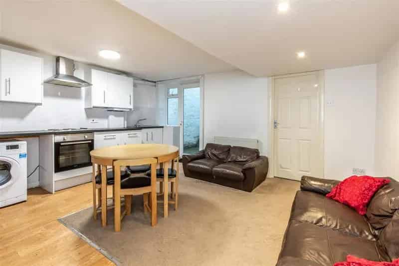 2 Bedroom Flat to Rent