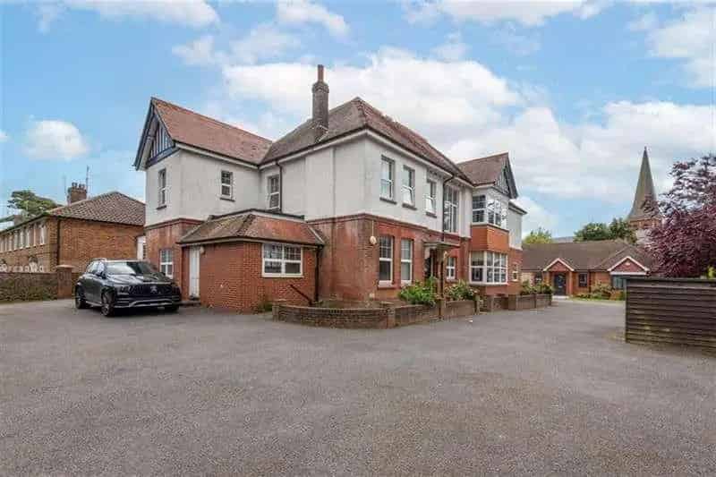 9 Bed House 6 Self Contained Flats Great Rental Investment