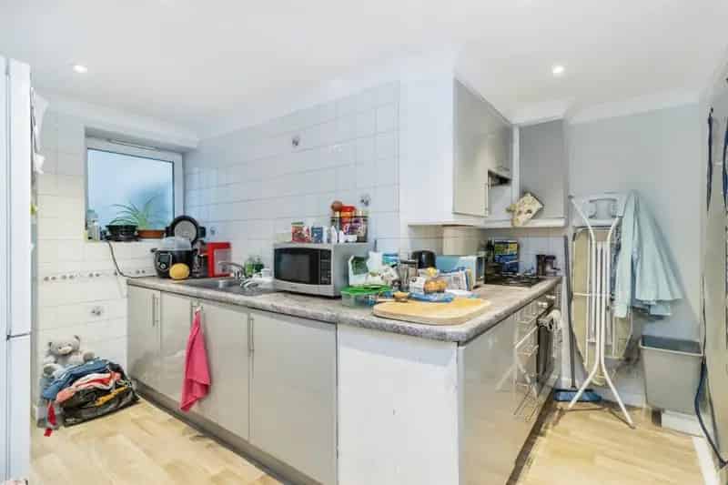 2 Bedroom Mid Terrace House Near Seafront Torquay