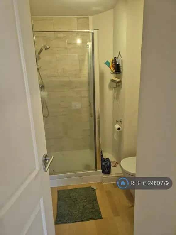2 Bedroom Flat June 2025 Available Parking