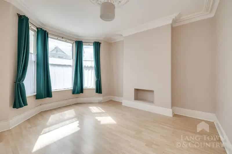 3 Bed Mid-Terraced House for Sale