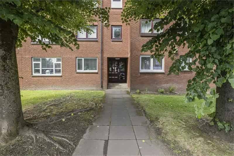 2 Bed Flat Second Floor 1 Reception Room Glasgow