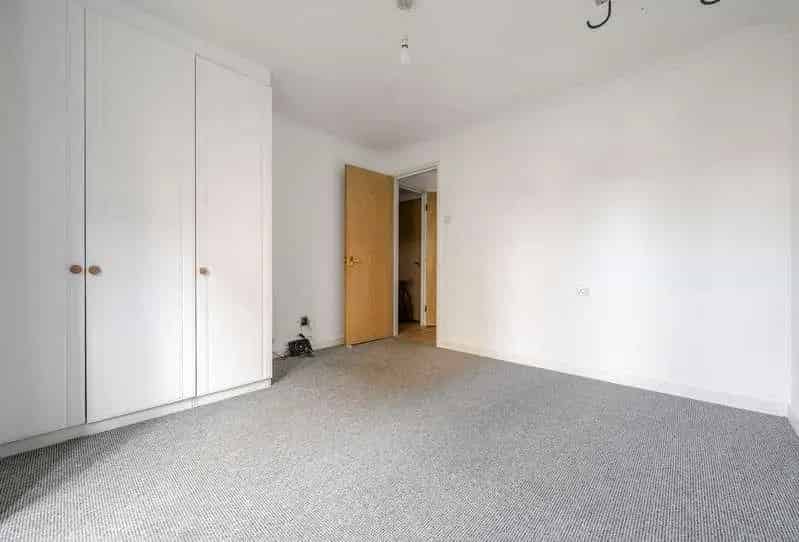 2 Bed Flat for Sale Near River Avon