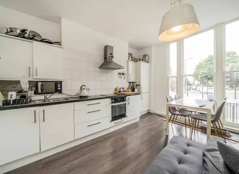 3 Double Bedroom Victorian Conversion Dalston 1000 sq ft Chain Free