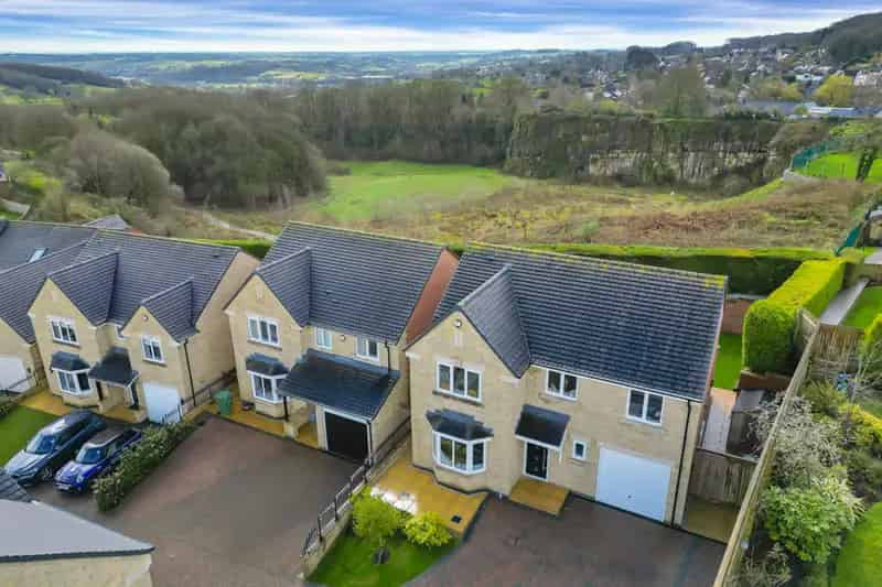 4 Bedroom Detached House in Gated Development