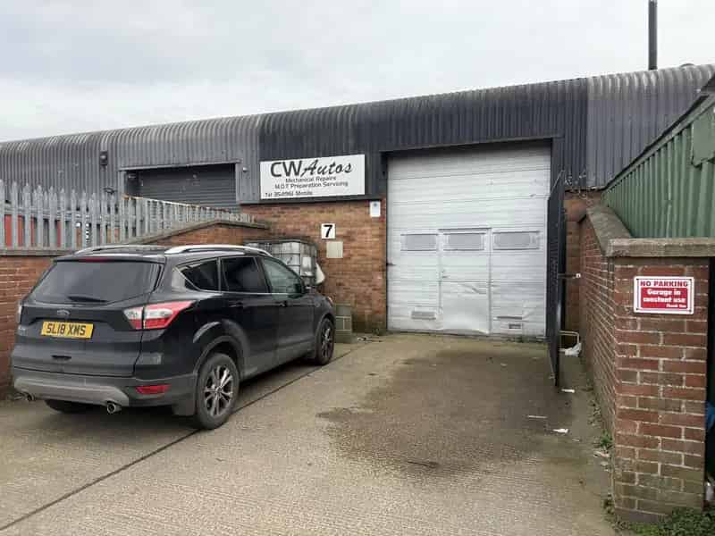 Industrial Unit to Let 1450 sq ft Grimsby