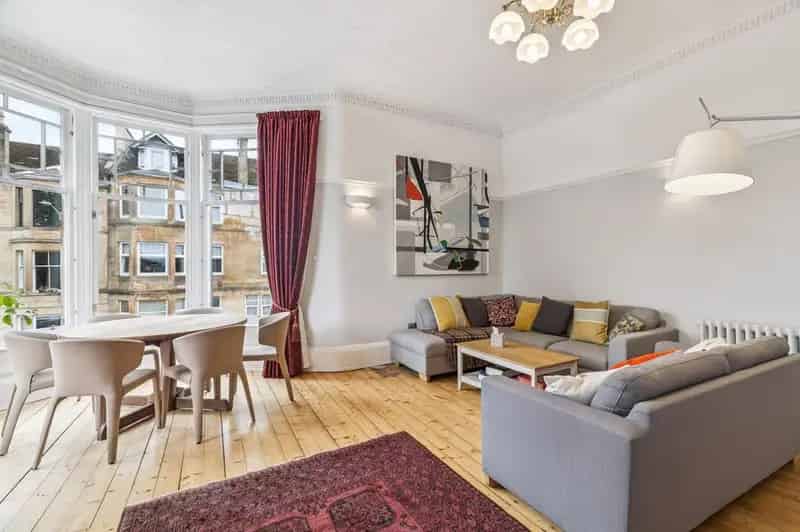 4 Bedroom Apartment for Sale in Shawlands Glasgow