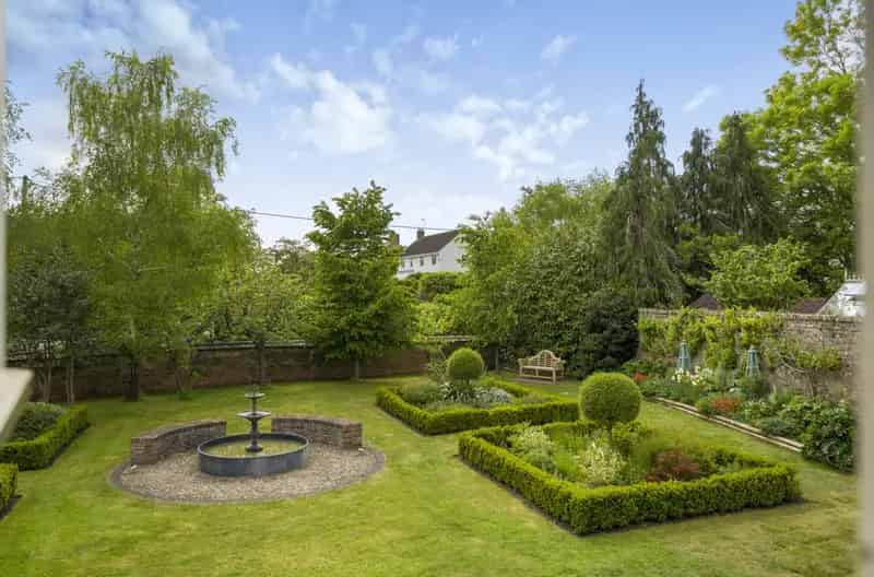 4 Bedroom Detached House Trull Grade II Listed