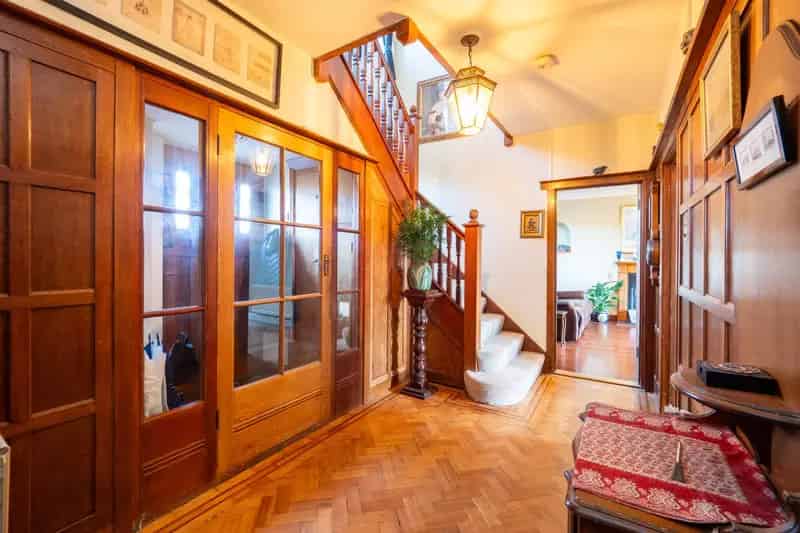 5 Bedroom Detached House for Sale Sandy Lane Cheam