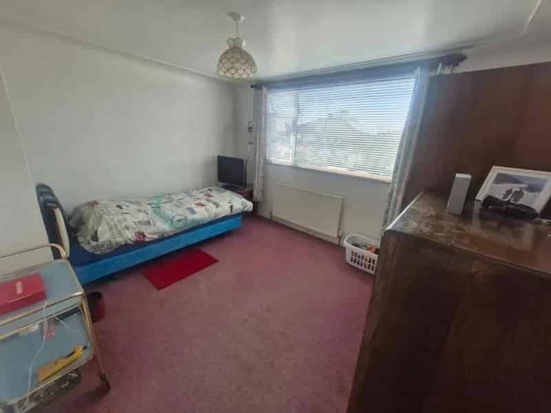 4 Bed Semi Detached House For Sale