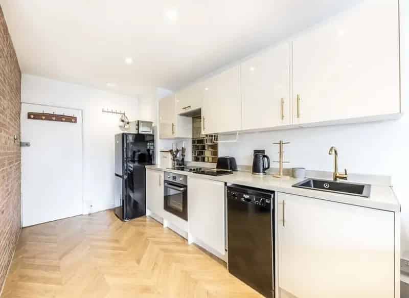 Spacious One Bedroom Property with Private Terrace