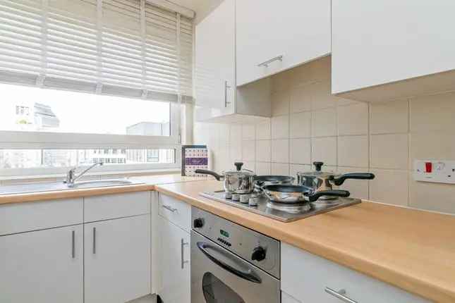 Flat to rent in Abbey Orchard Street, London SW1P