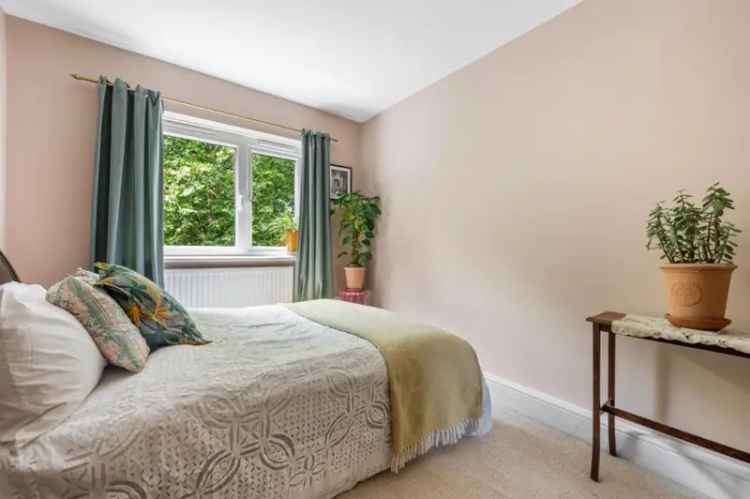 3 Bed Flat for Sale Near Clissold Park