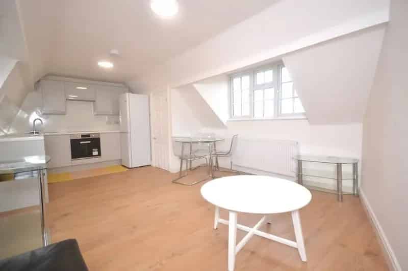 1 Bedroom Flat to Let Near Reading Town Centre Station