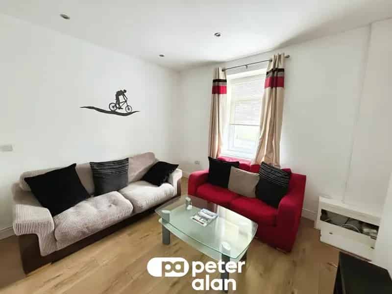 3 Bedroom Terraced House Near Amenities and Schools