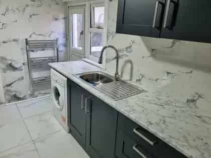 Large Double Room in 4-Room House London